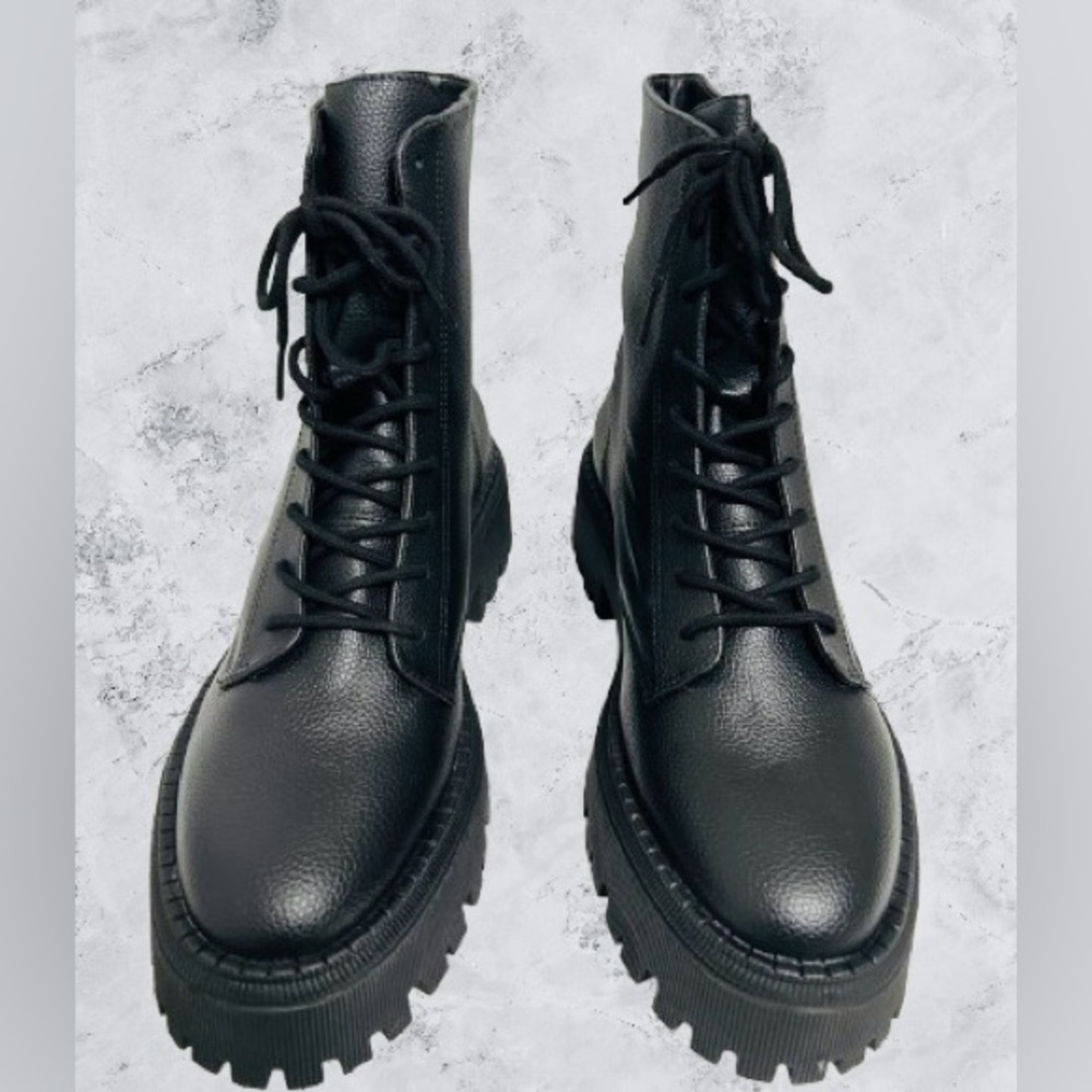 Arezzo, Women’s, Maya Lug Sole Tractor Booties, Front Lacing closure: 10M Black